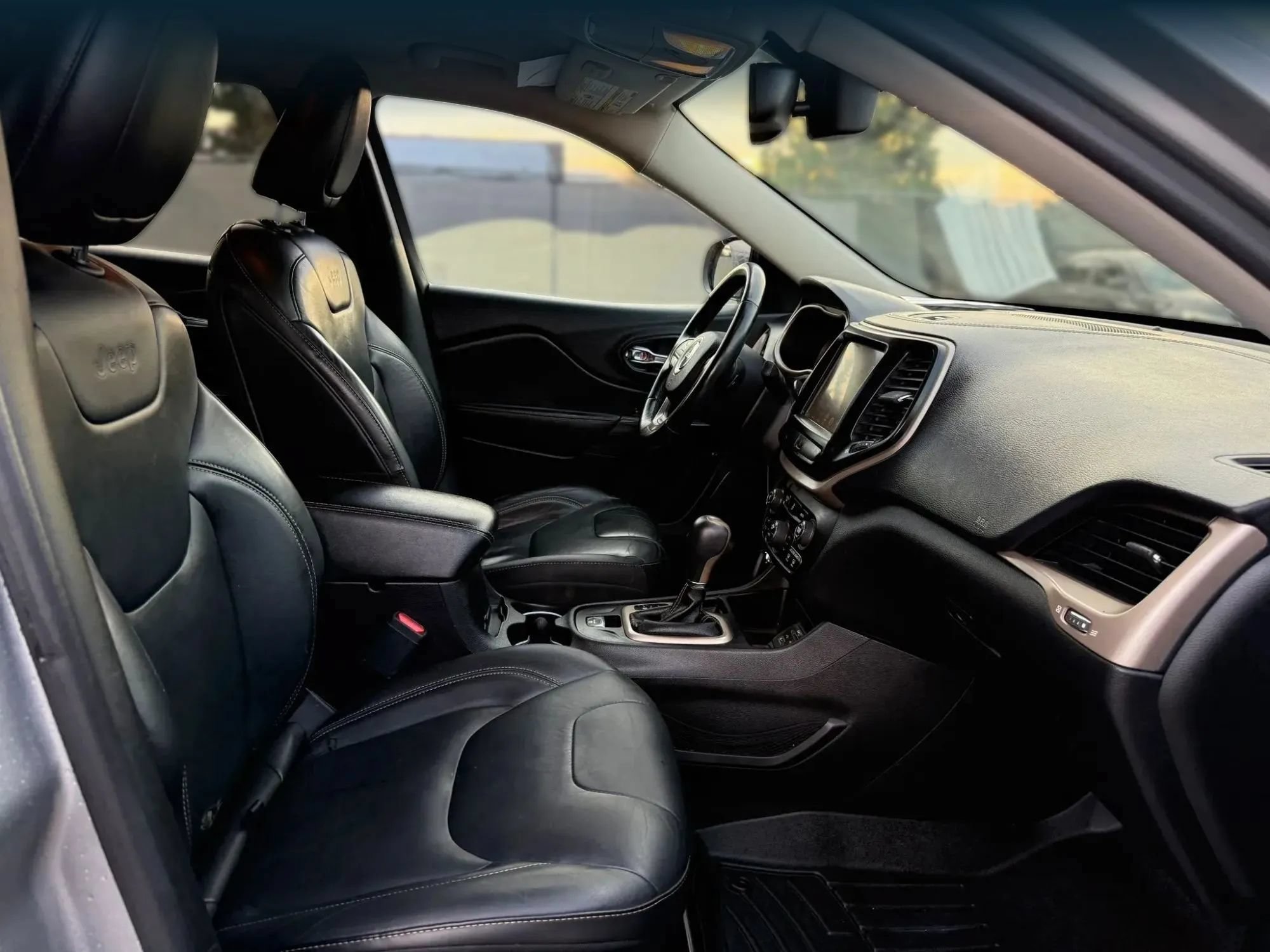 Used 2017 Jeep Cherokee Limited FWD image 18