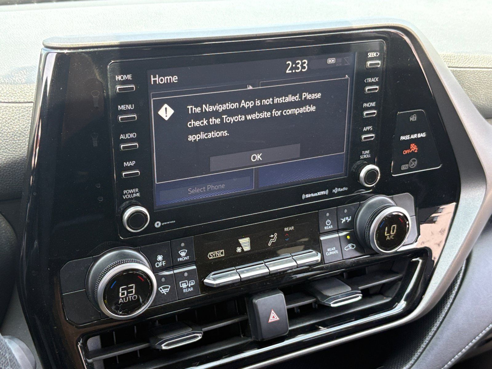 Used 2021 Toyota Highlander LE FWD image 26