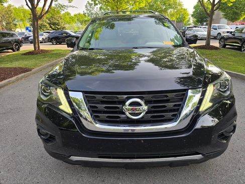Used 2018 Nissan Pathfinder Platinum FWD image 3