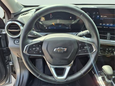 Used 2025 Chevrolet Trax ACTIV w/ Sunroof Package FWD image 5
