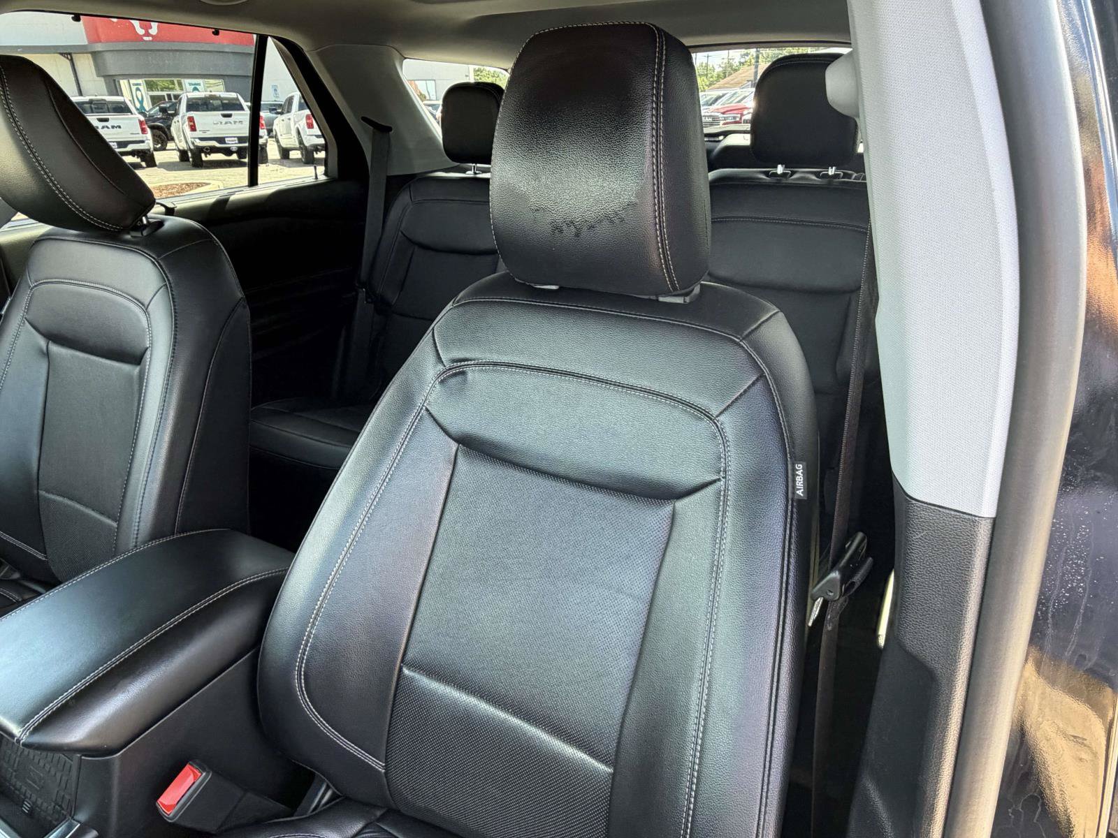 Used 2022 Ford Explorer Limited w/ Equipment Group 301A AWD/4WD image 26