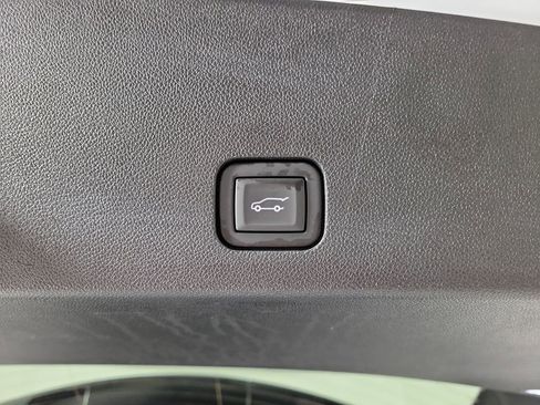 Certified 2023 Cadillac XT6 Premium Luxury image 9