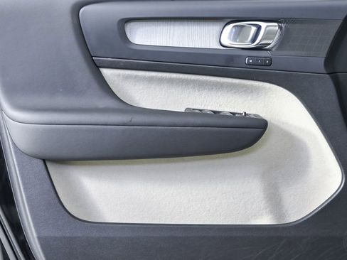 Certified 2025 Volvo XC40 B5 Plus image 8