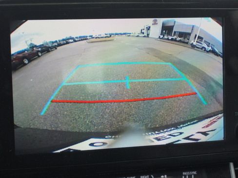 Used 2024 Toyota Sienna XLE image 7