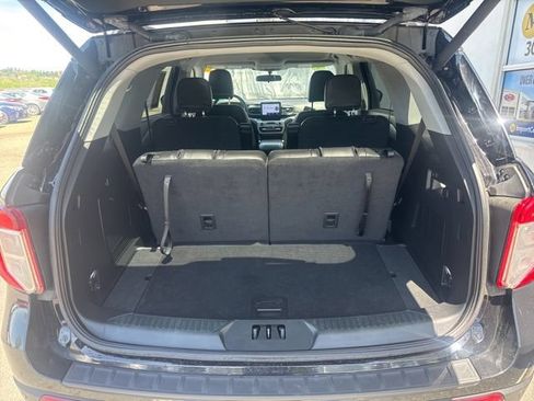 Used 2023 Ford Explorer XLT w/ Equipment Group 202A AWD/4WD image 17