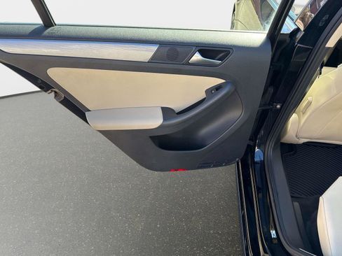 Used 2017 Volkswagen Jetta SE image 11