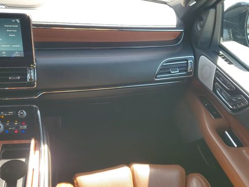 Used 2019 Lincoln Navigator Reserve image 17