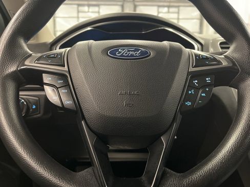 Used 2020 Ford Fusion SE image 16