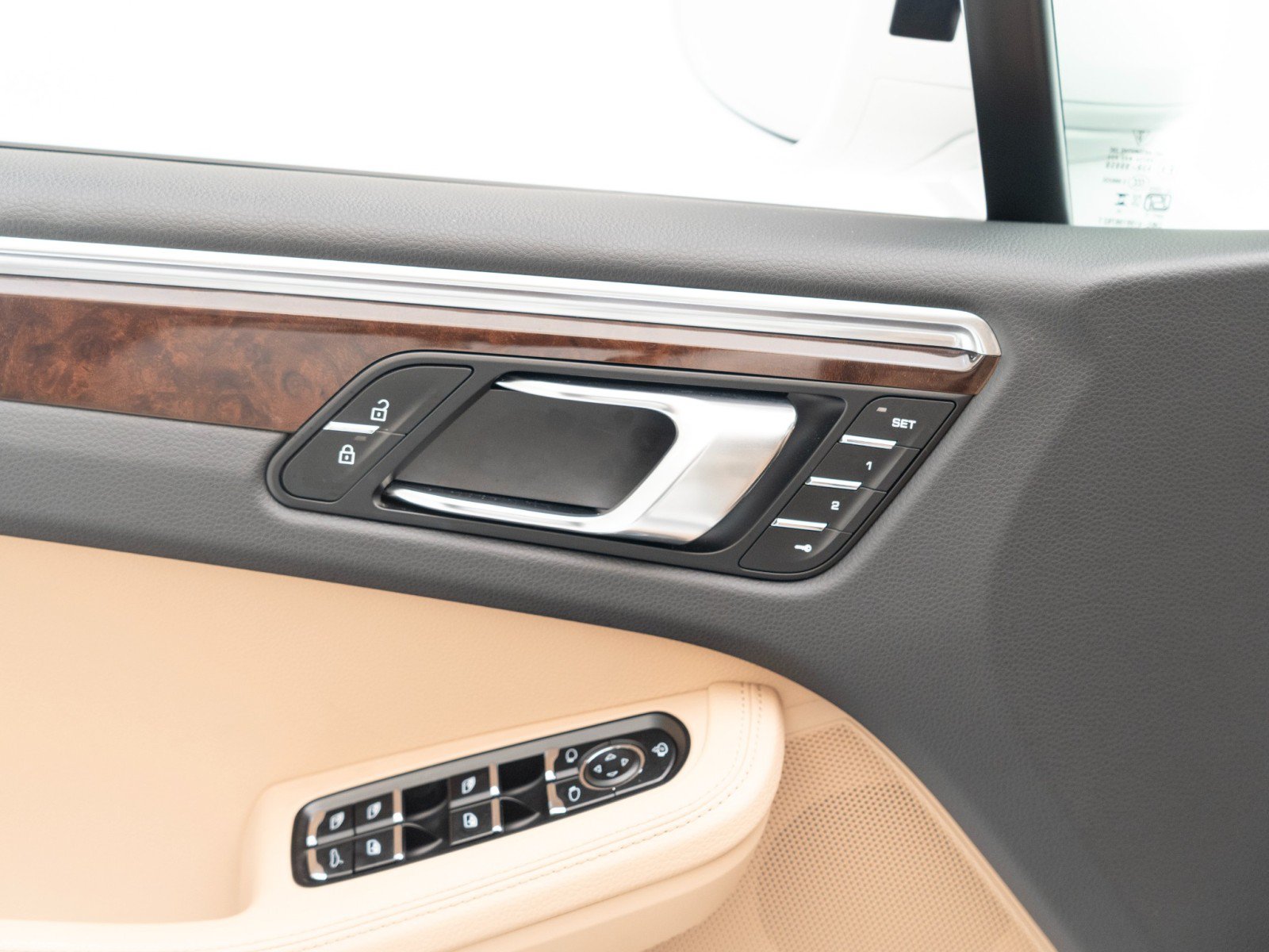 Certified 2023 Porsche Macan S AWD/4WD image 21