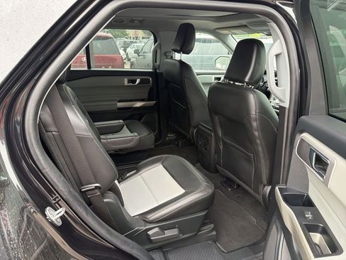 Used 2022 Ford Explorer XLT w/ Equipment Group 202A RWD image 19