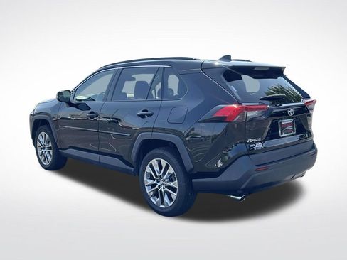 Used 2019 Toyota RAV4 XLE Premium w/ Cold Weather Package FWD image 4