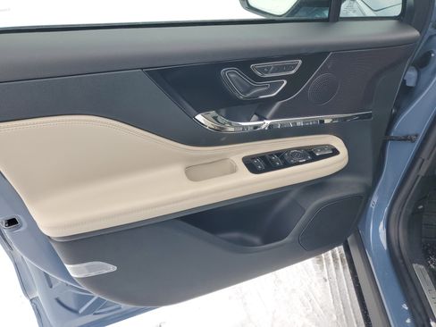 New 2026 Lincoln Corsair Premiere image 8