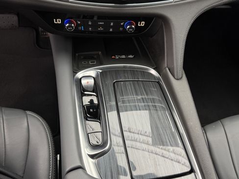 Used 2024 Buick Enclave Premium image 22
