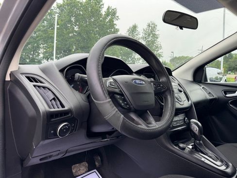 Used 2018 Ford Focus SE FWD image 12