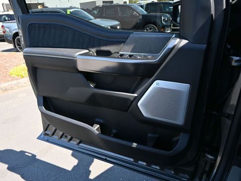 Used 2025 Ford F450 Platinum w/ FX4 Off-Road Package AWD/4WD image 16
