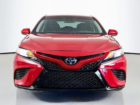 Used 2019 Toyota Camry SE FWD image 2