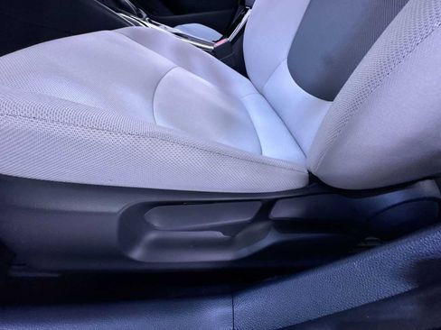 Used 2020 Toyota Corolla L image 13