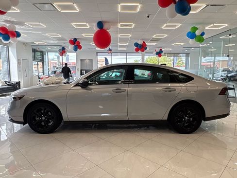 Used 2025 Honda Accord SE image 4