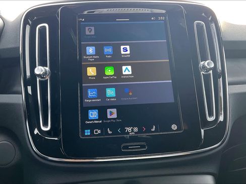 Used 2023 Volvo XC40 Recharge Core image 38