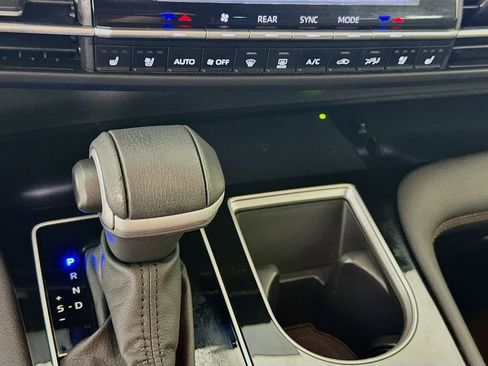 Used 2025 Toyota Sienna Platinum image 20