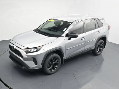 Used 2022 Toyota RAV4 LE FWD image 31
