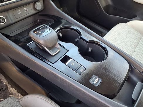 Used 2022 Nissan Rogue SV FWD image 19