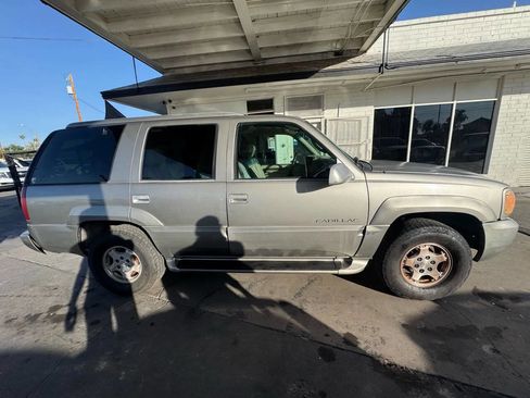 Used 2002 Cadillac Escalade 2WD image 4
