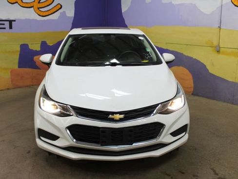 Used 2018 Chevrolet Cruze LT FWD image 3