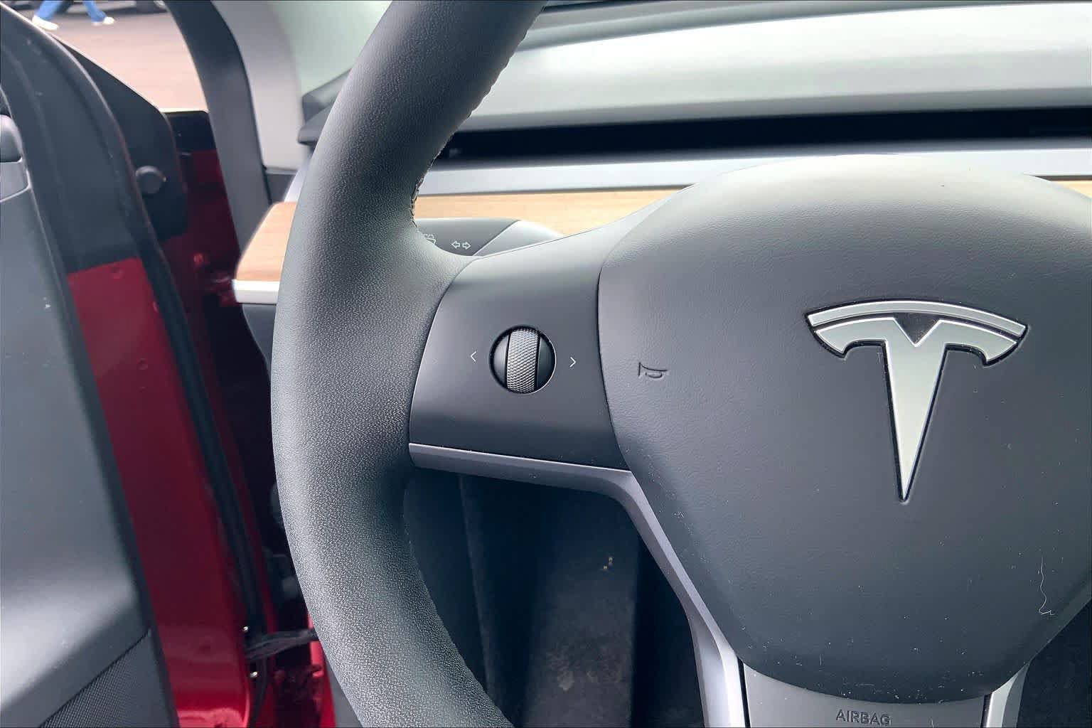 Used 2024 Tesla Model Y Long Range AWD/4WD image 23