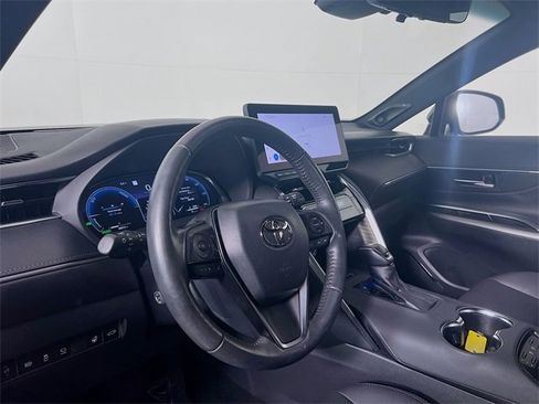 Used 2023 Toyota Venza Limited image 10