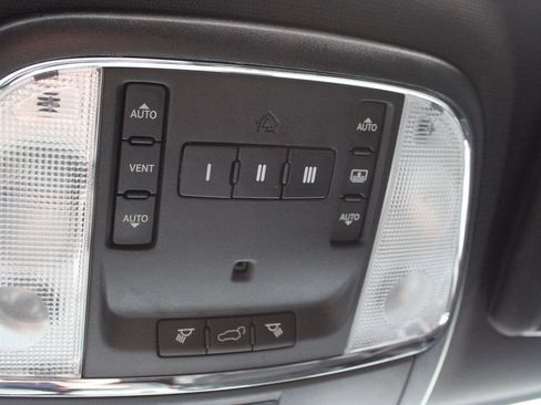 Used 2014 Jeep Grand Cherokee SRT8 w/ Luxury Group II AWD/4WD image 22