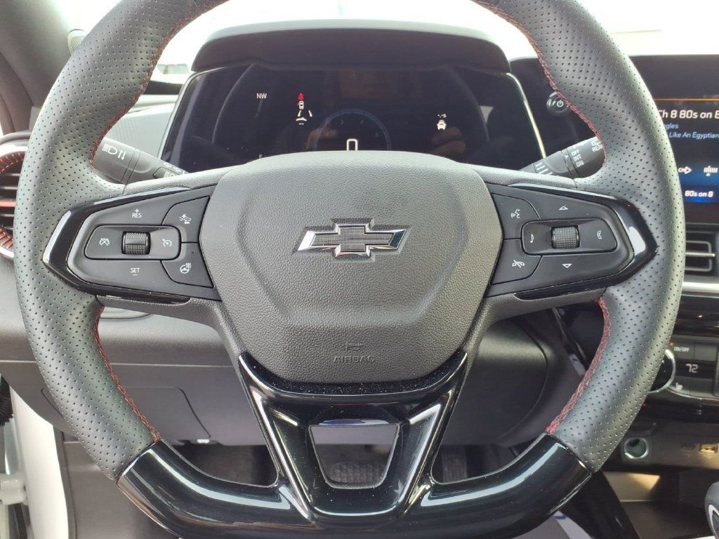 Used 2025 Chevrolet Trax RS w/ Driver Confidence Package FWD image 24