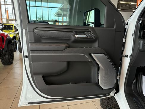 Used 2024 GMC Sierra 2500 AT4X image 47