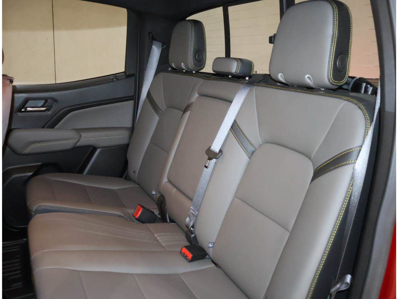Used 2025 Chevrolet Colorado ZR2 w/ Technology Package AWD/4WD image 16