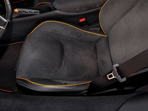 Used 2025 McLaren Artura RWD image 48