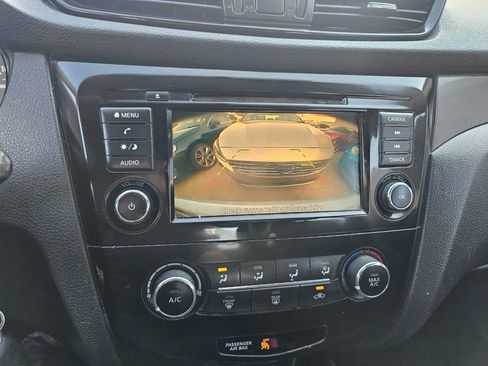 Used 2019 Nissan Rogue Sport S image 11