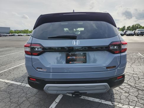 Used 2025 Honda Pilot TrailSport image 17