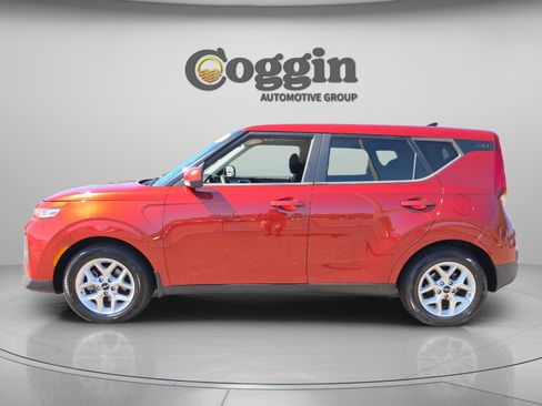 Used 2022 Kia Soul LX w/ Technology Package image 2