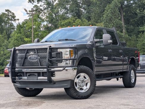 Used 2018 Ford F250 XL w/ Power Equipment Group AWD/4WD image 4
