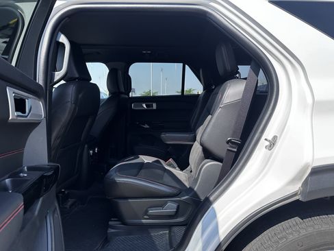 Used 2023 Ford Explorer ST-Line w/ Class IV Trailer Tow Package AWD/4WD image 8