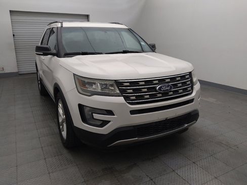 Used 2017 Ford Explorer XLT w/ Equipment Group 201A FWD image 14