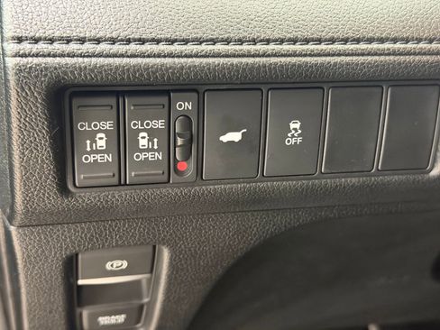 Used 2025 Honda Odyssey Sport-L image 18