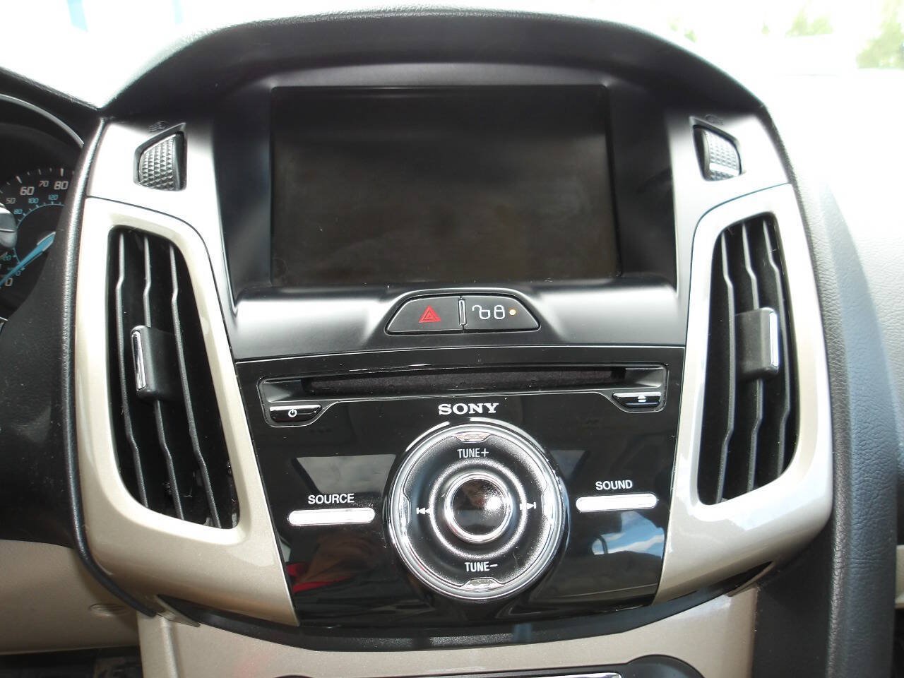 Used 2012 Ford Focus SEL FWD image 8