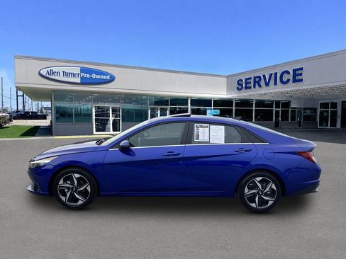 Used 2023 Hyundai Elantra Limited w/ Cargo Package FWD image 5