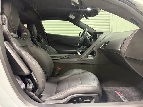 Used 2016 Chevrolet Corvette Z06 w/ 3LZ Preferred Equipment Group image 39