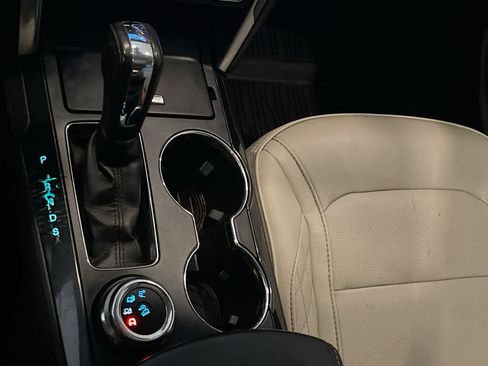 Used 2018 Ford Explorer Platinum image 20