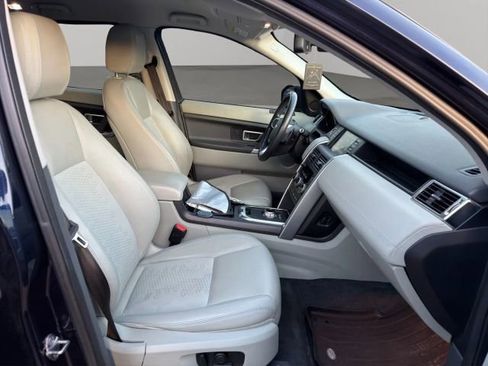 Used 2016 Land Rover Discovery Sport SE image 19