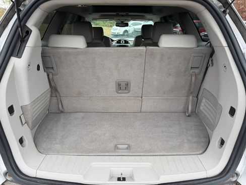 Used 2011 Buick Enclave CXL image 18