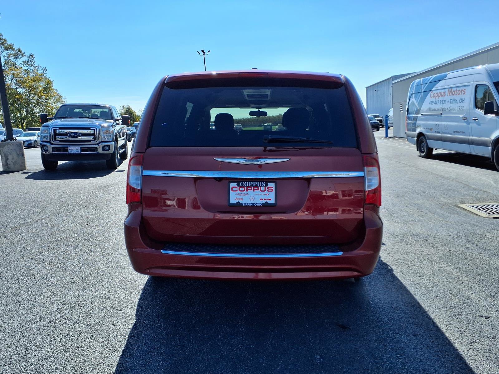 Used 2014 Chrysler Town & Country Touring FWD image 6