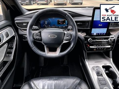 Used 2023 Ford Explorer Platinum w/ Technology Package AWD/4WD image 5